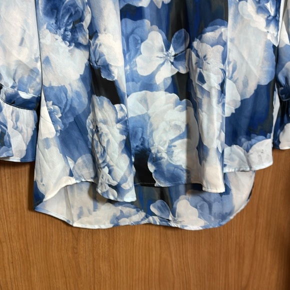 Karl Lagerfeild Floral Blue and White Women's Top Size Large - Picture 8 of 8